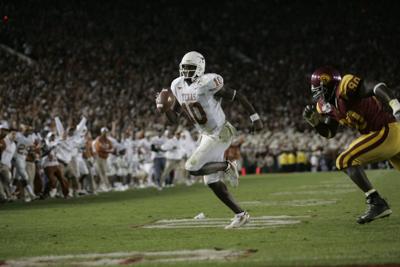 Texas quarterback Vince Young outruns the Southern California defense for the game-winning touchdown in the 2006 Rose Bowl in