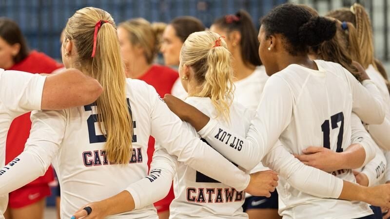 Women’s Volleyball Falls in Five Sets to UVA Wise