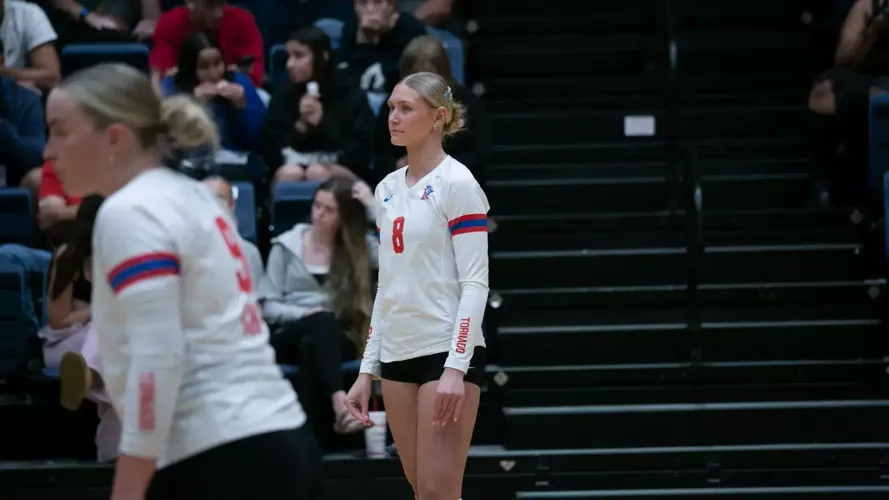 King Women’s Volleyball Falls in Straight Sets at Lee University