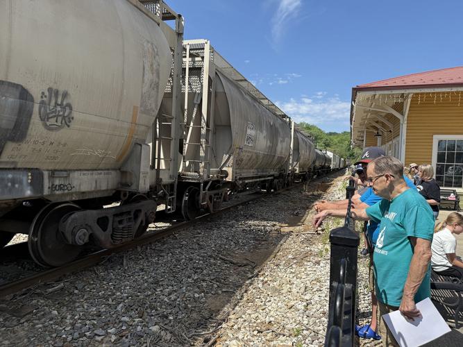 Train returns to Old Fort 12.jpeg