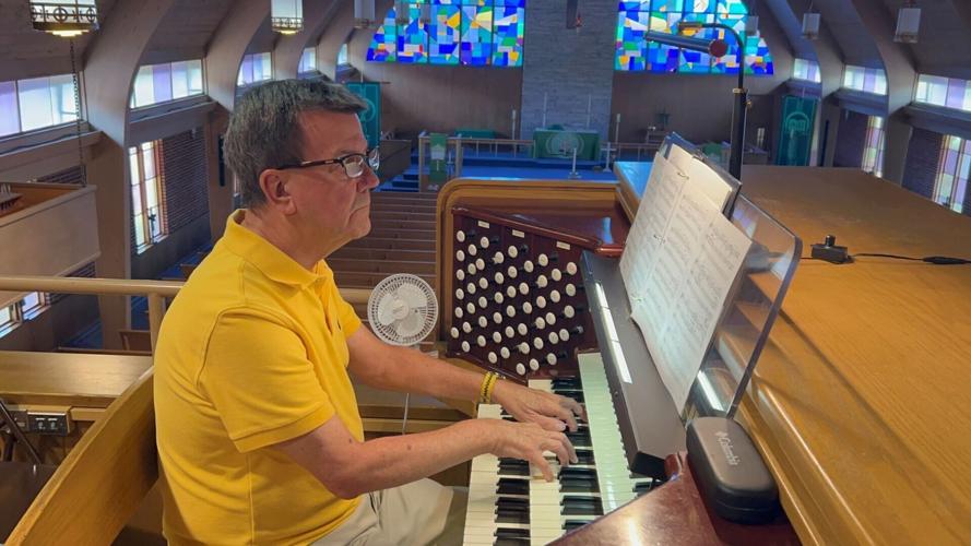 072126-hdr-news-organist-p3