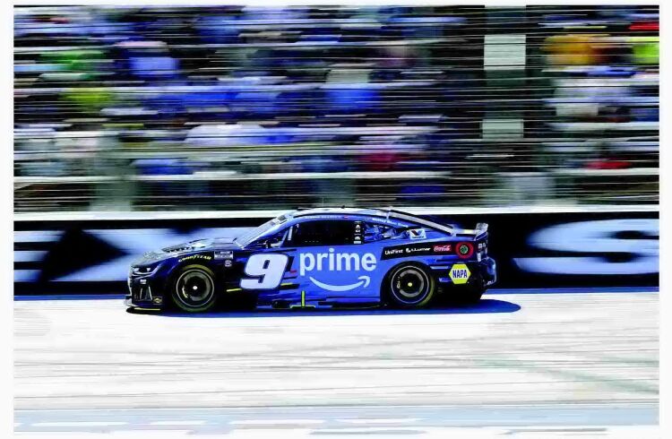 ELLIOTT NIPS HAMLIN IN TEXAS