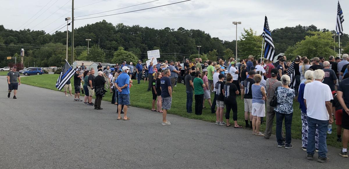 Hundreds Gather At Lowe S In Marion After Employee Reportedly Reprimanded For Pro Police Mask Local News Mcdowellnews Com