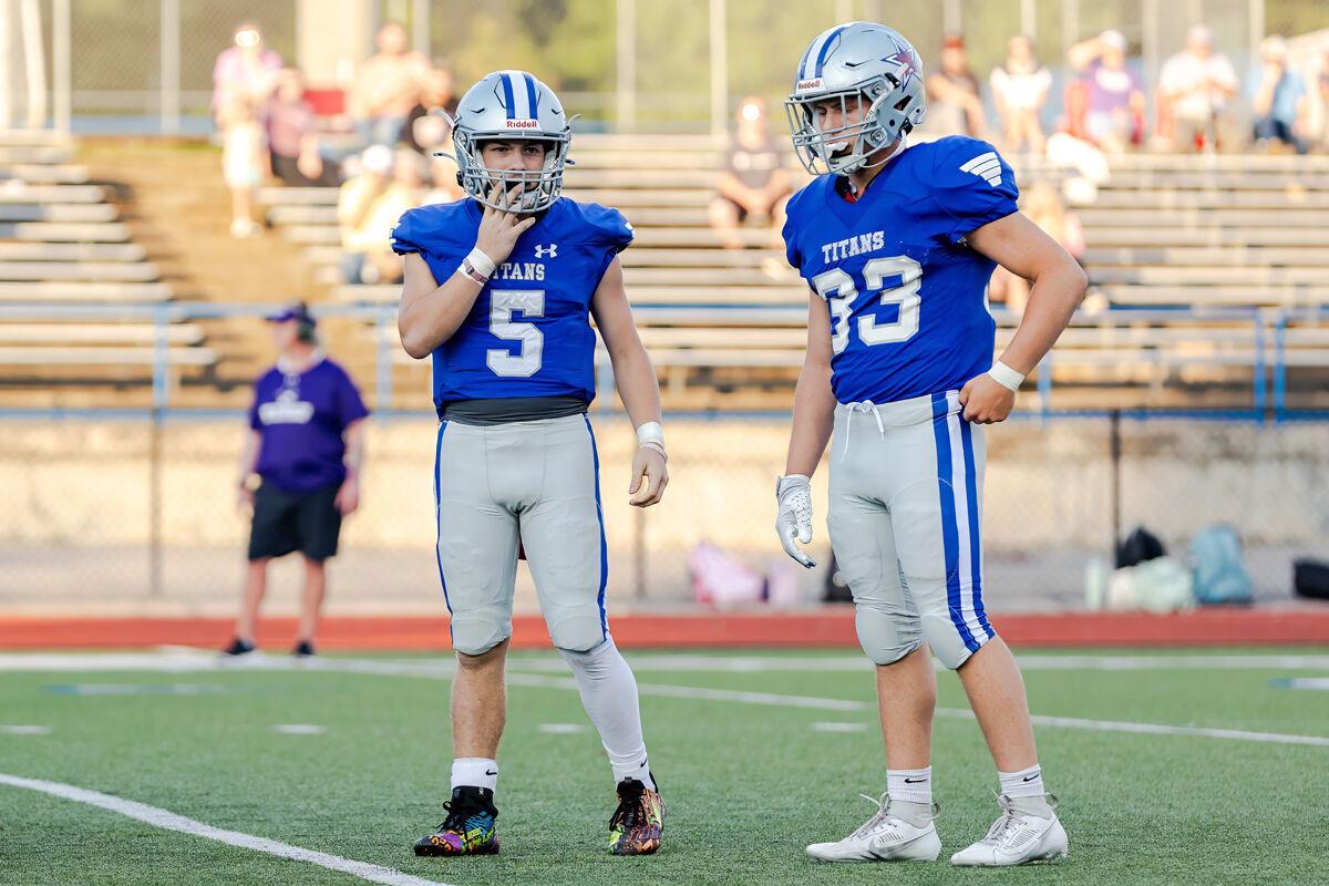 Favorites take care of business as Mountain 3A/4A returns