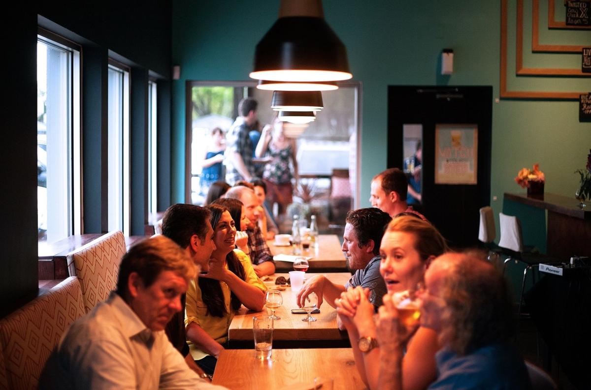 restaurant-690975_1920.jpg
