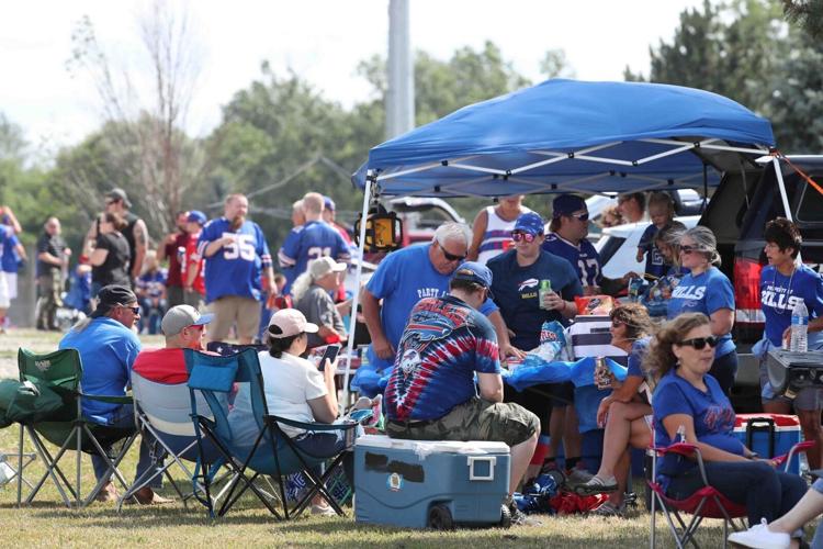 Bills Colts fans tailgate