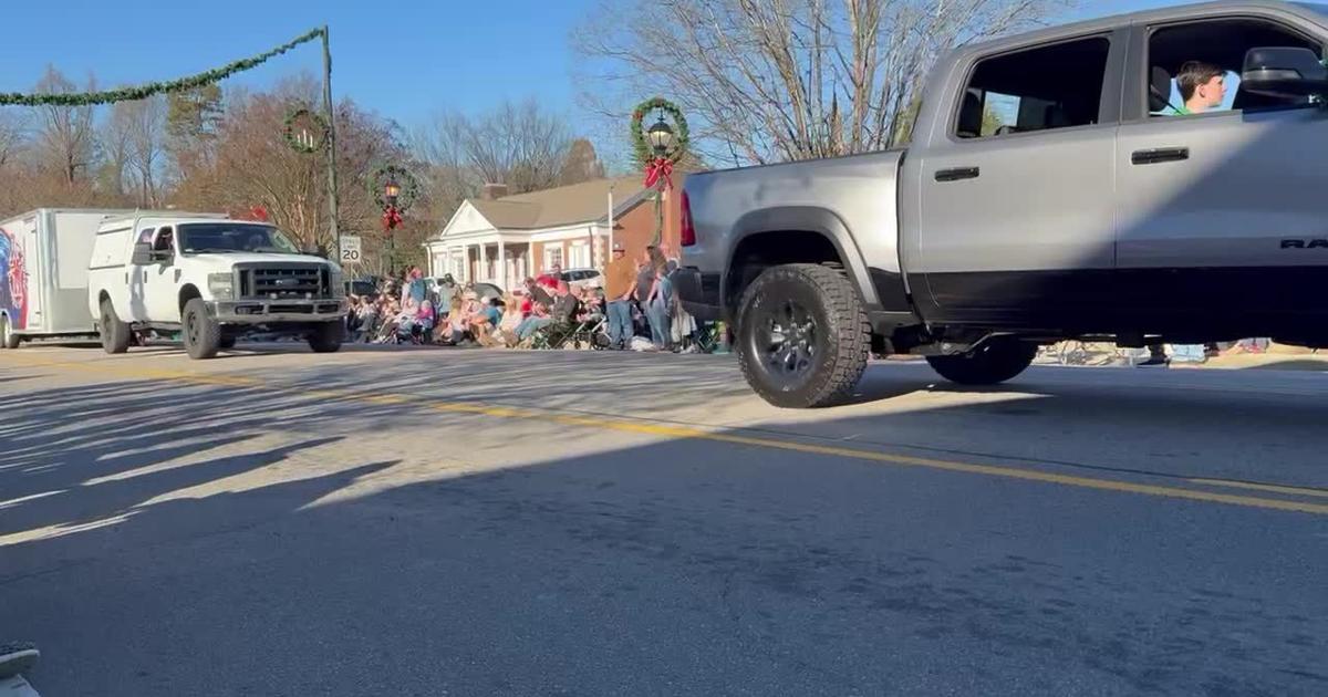 Marion's Christmas parade draws crowds to downtown