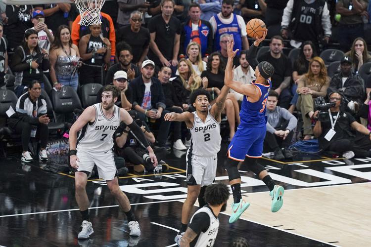 BASKETBALL-NBA-SAS-NYK/