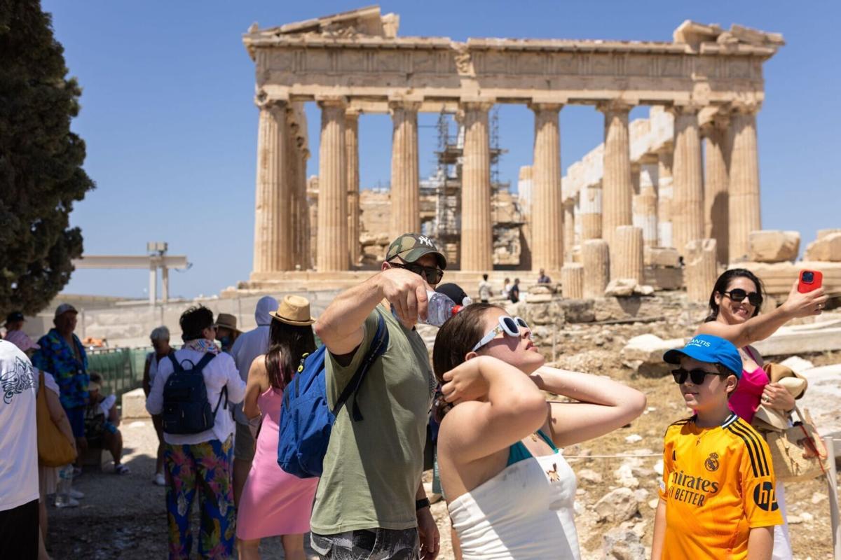 Tourists from the U.S. visiting Greece spend more money per head than Europeans do, according to recent financial figures from the Bank of Greece.
