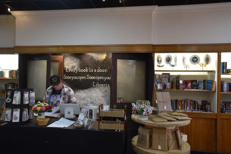 041626-hdr-news-libreria-p3