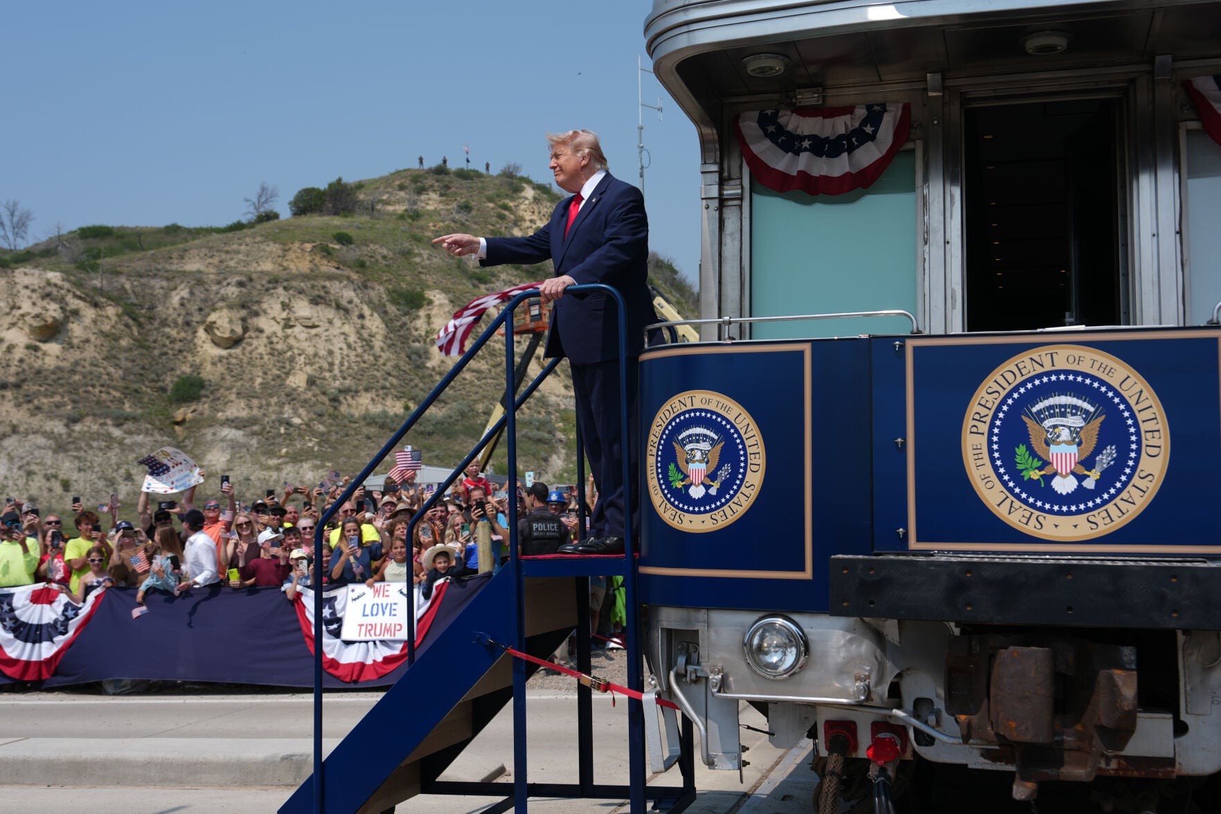 Trump visits newly built Theodore Roosevelt Presidential Library