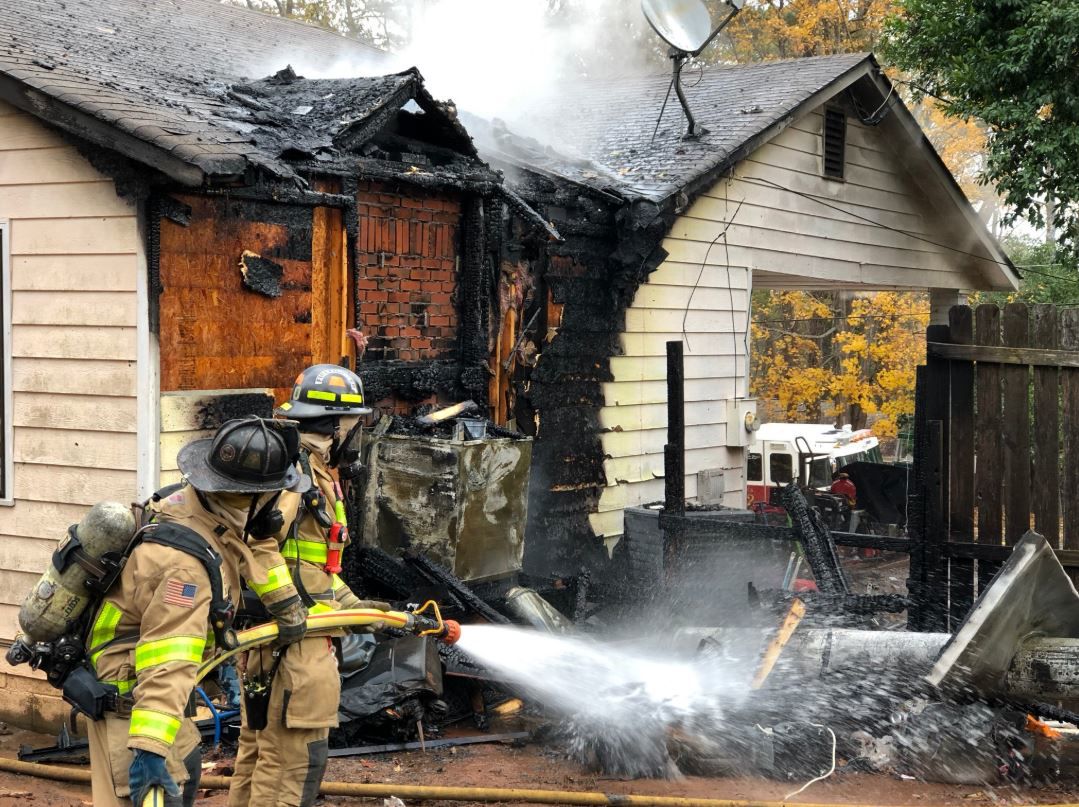 Man, 2 dogs escape Cobb house fire News