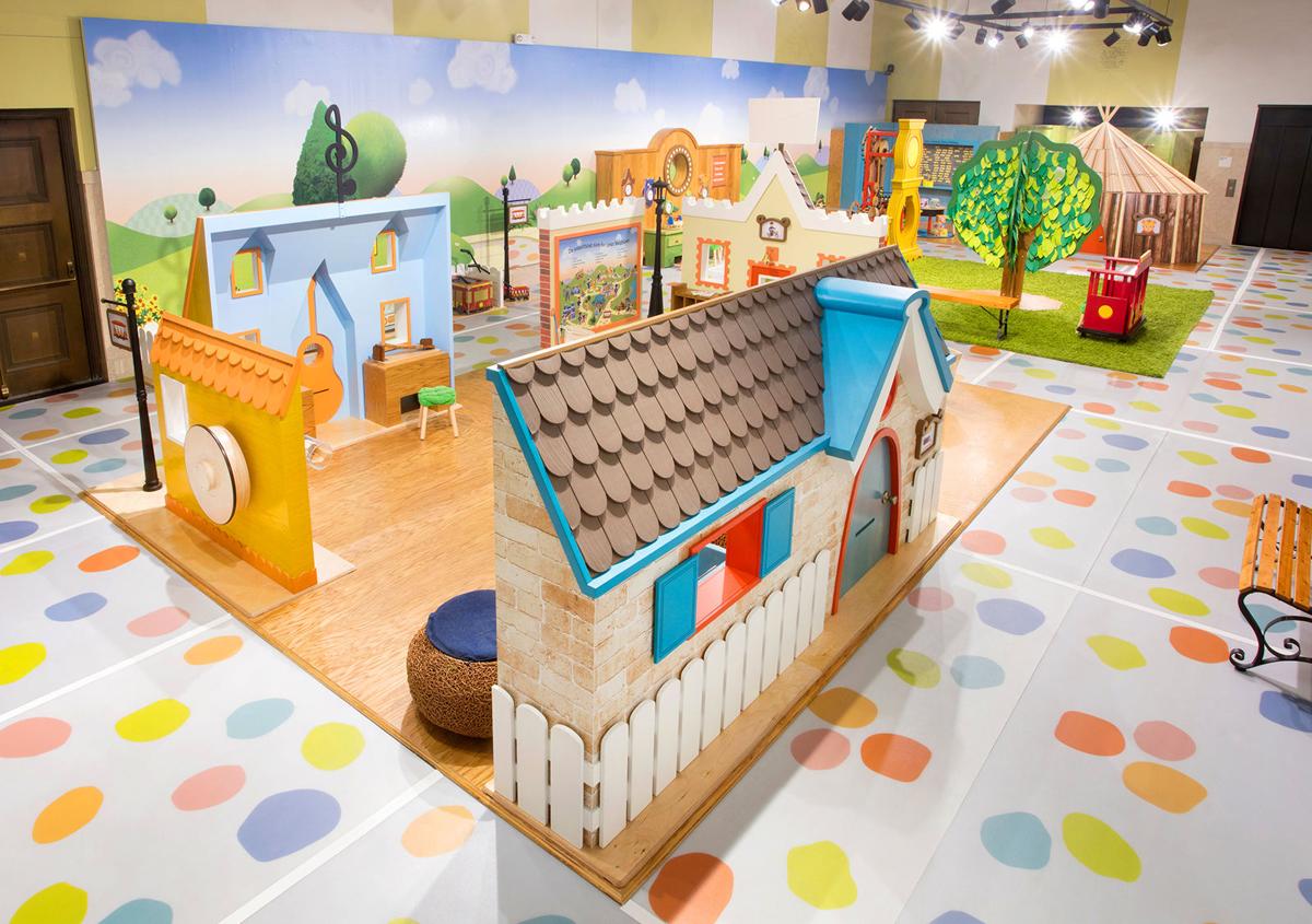 daniel tiger doll house