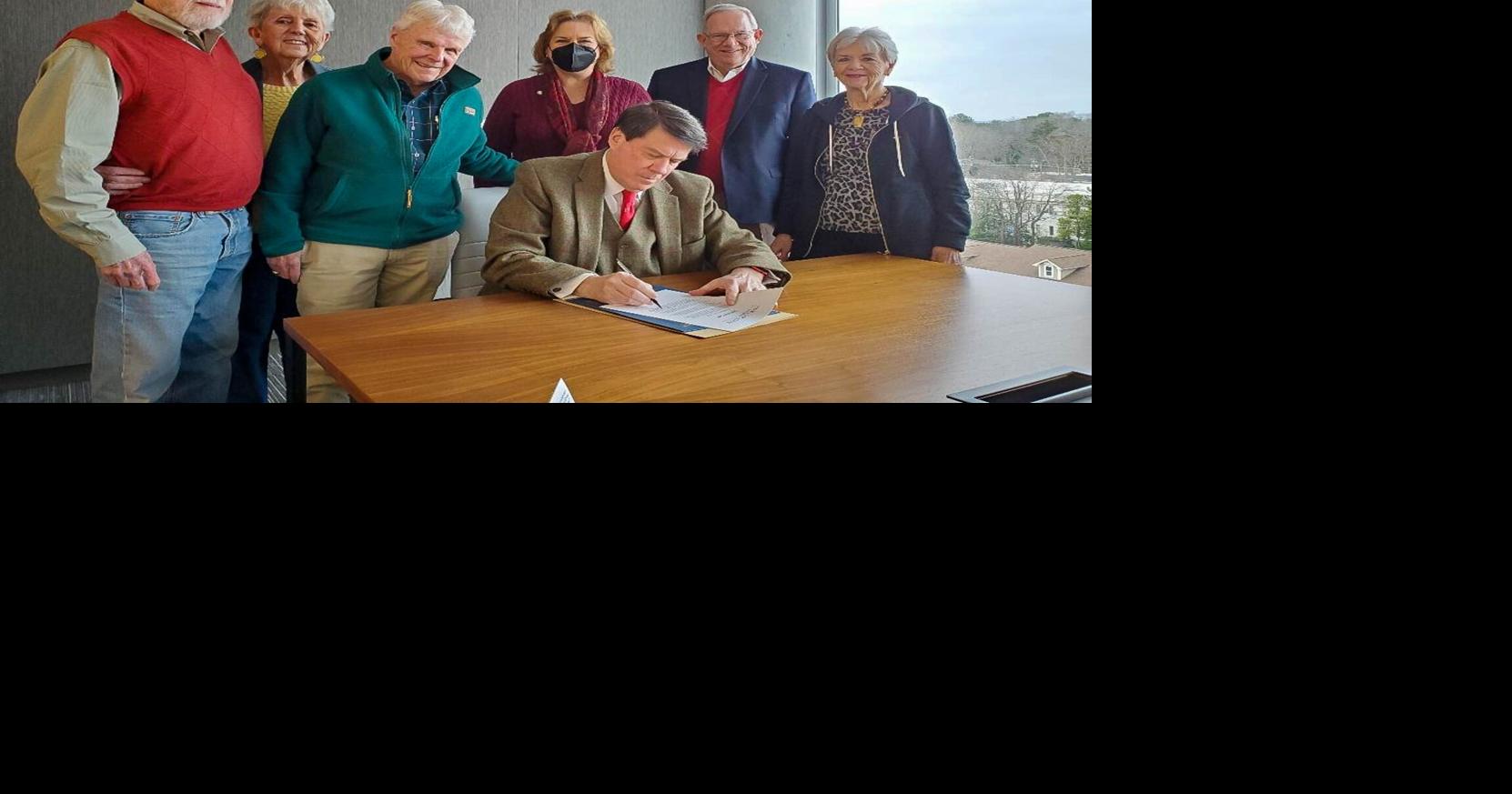 Sandy Springs' mayor Rusty Paul declares Feb. 3 as National Optimist ...