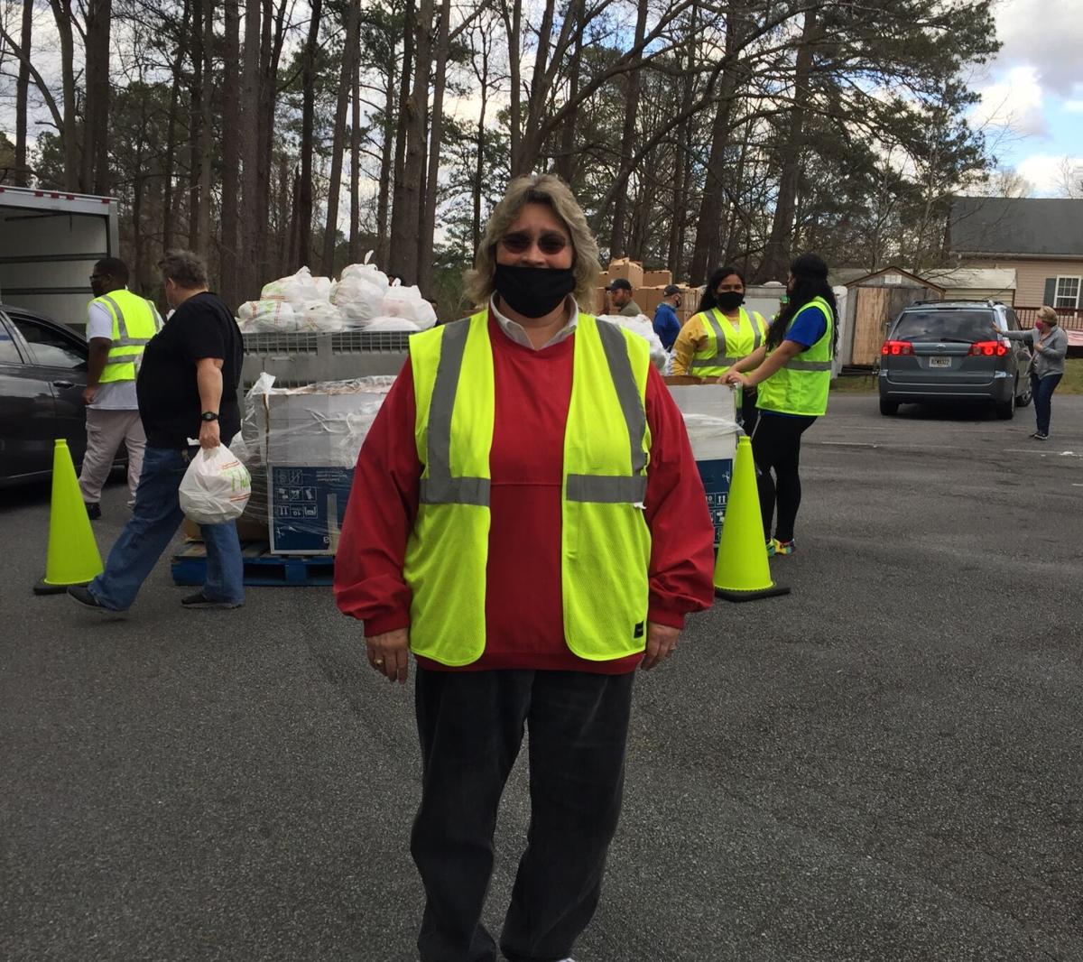 032421_MDJ_ActsofKindnessPart3_FoodDrive5_SweetwaterDirectorDebbieGinocchio.jpg