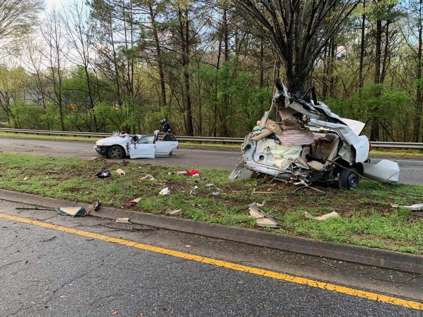 Car Crashes Into Tree Injures Driver Police Say News Mdjonline Com