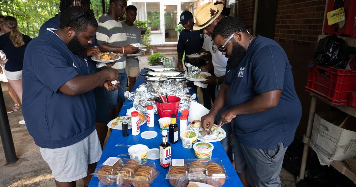 Mayor, Coaches Kick Off Season with Cookout | Local News | mdjonline.com