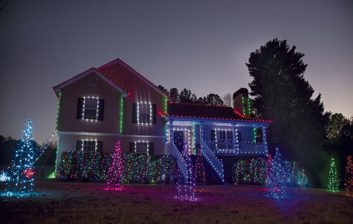 Lights For Lupus The Smoot Family Illuminates Their Home A Good Lights For Lupus 4rgb Jpg