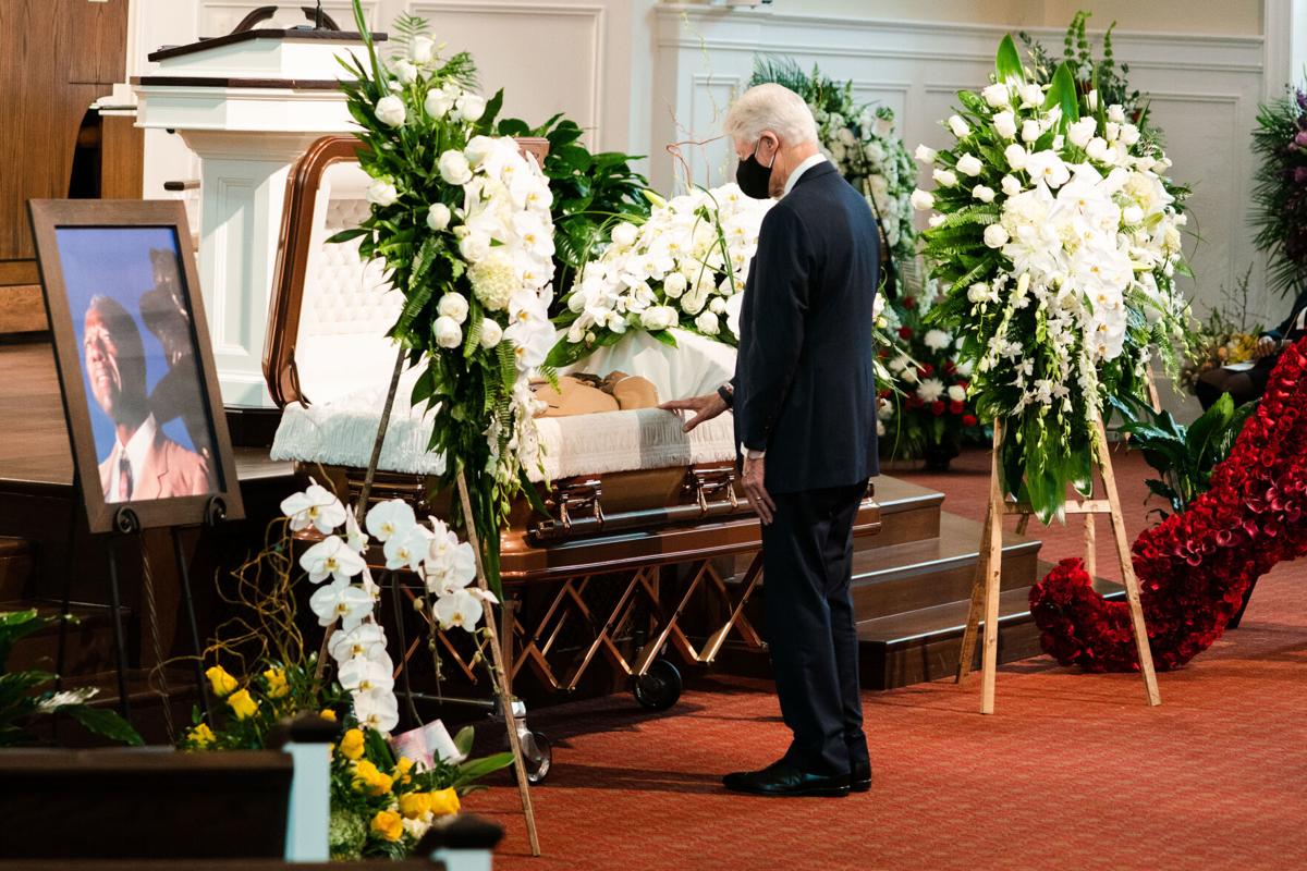 Dignitaries, family remember Hank Aaron during baseball great's funeral