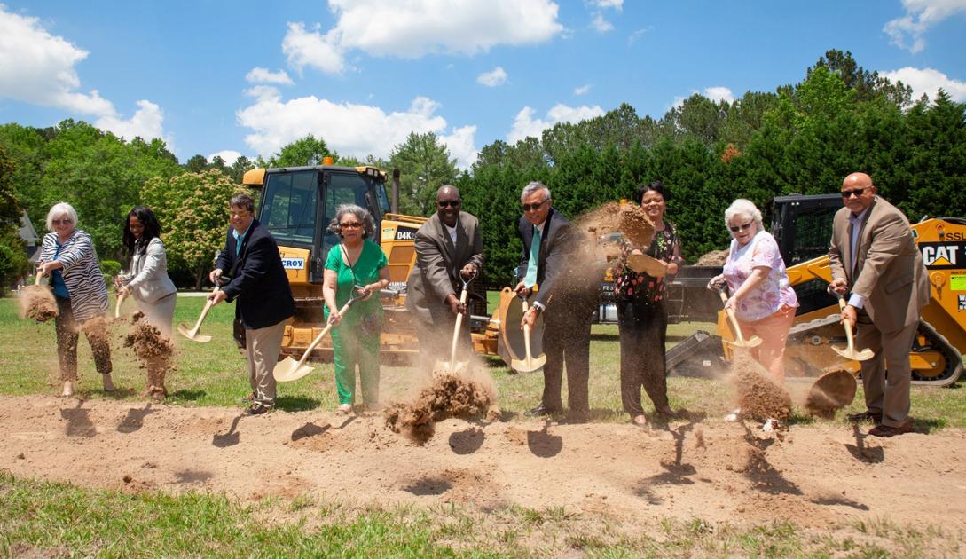 Powder Springs, county officials break ground on intersection