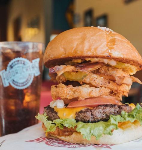 Fuddruckers burger chain returning to metro Atlanta malls