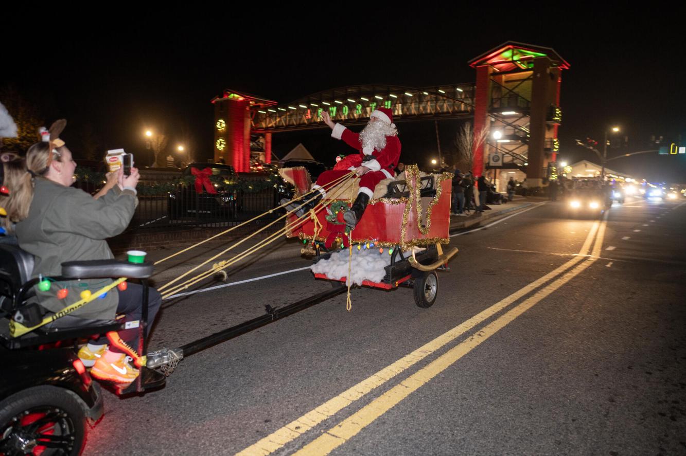 PHOTOS Drivers Light Up Acworth With Christmas Golf Cart Parade