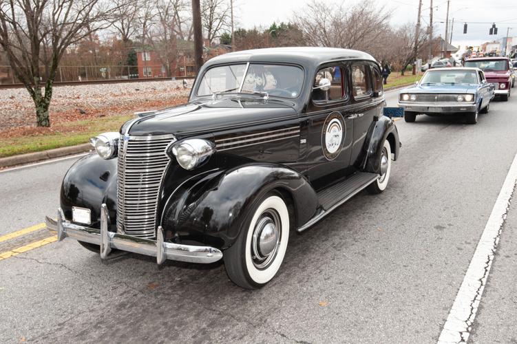City of College Park hosts 45th annual Christmas parade Local News