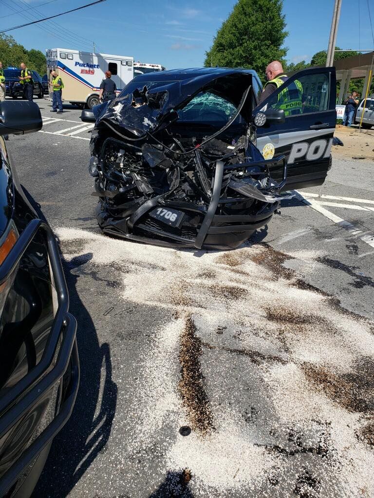 Powder Springs officer and another driver injured in Thursday crash