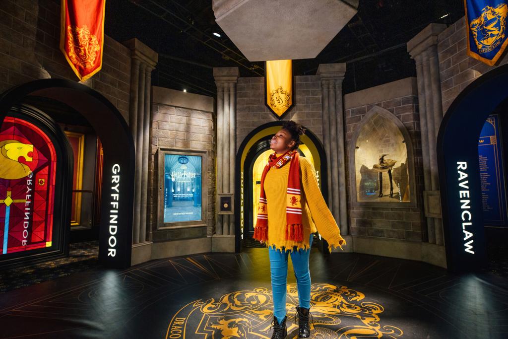 An Immersive Harry Potter Exhibit Is Coming to NYC Next Month — With Magic  Lessons, Butterbeer, and Film Props
