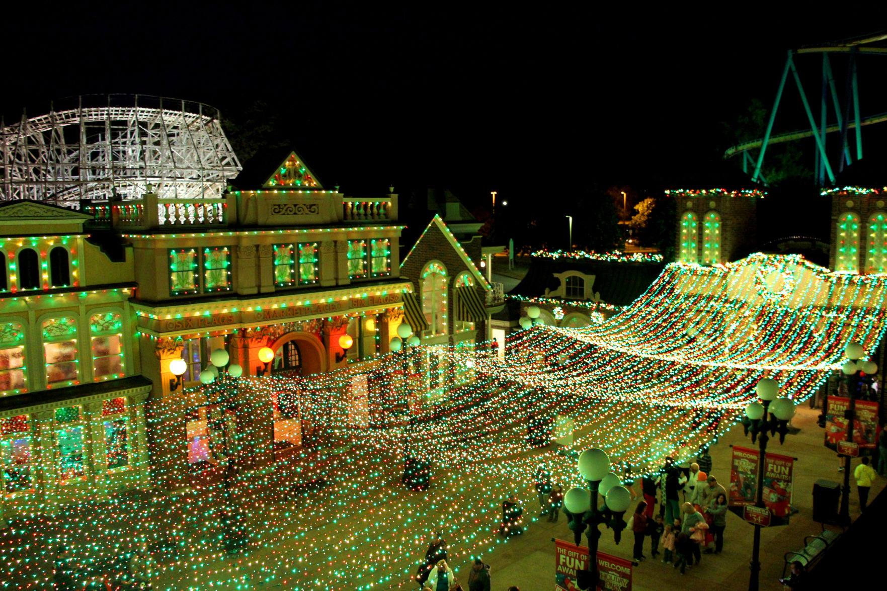 six flags over georgia makes the season bright with lights rides 6 flags christmas