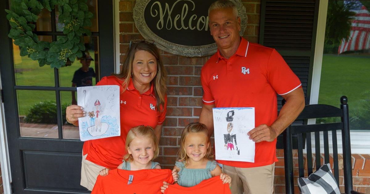 Pickett’s Mill Brings School Spirit to New Kindergarteners' Doorsteps