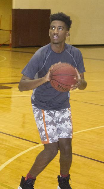 South Paulding Basketball Moving Through Regular Season