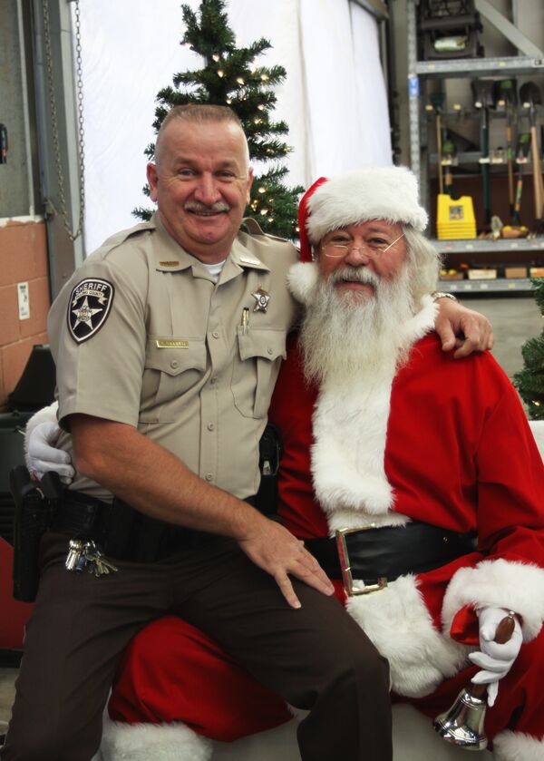 Sheriff Gary Gulledge & Santa