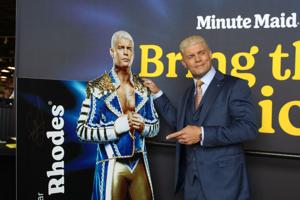 Hundreds line up at East Cobb Kroger to meet WWE star Cody Rhodes