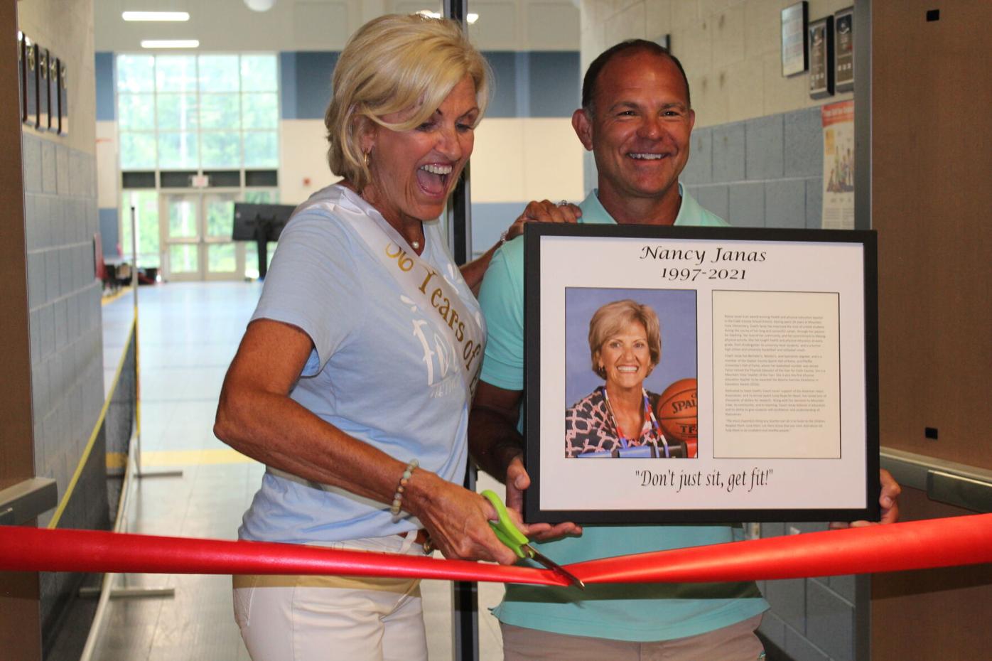 Mountain View Elementary bids farewell to beloved PE teacher ...