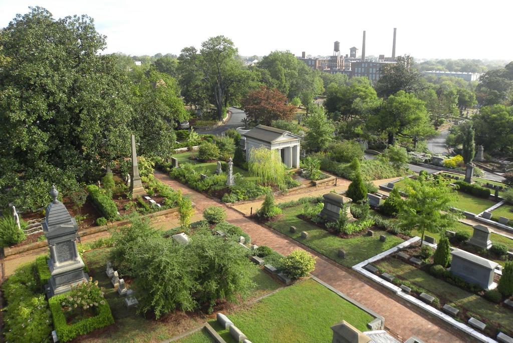 are dogs allowed in oakland cemetery