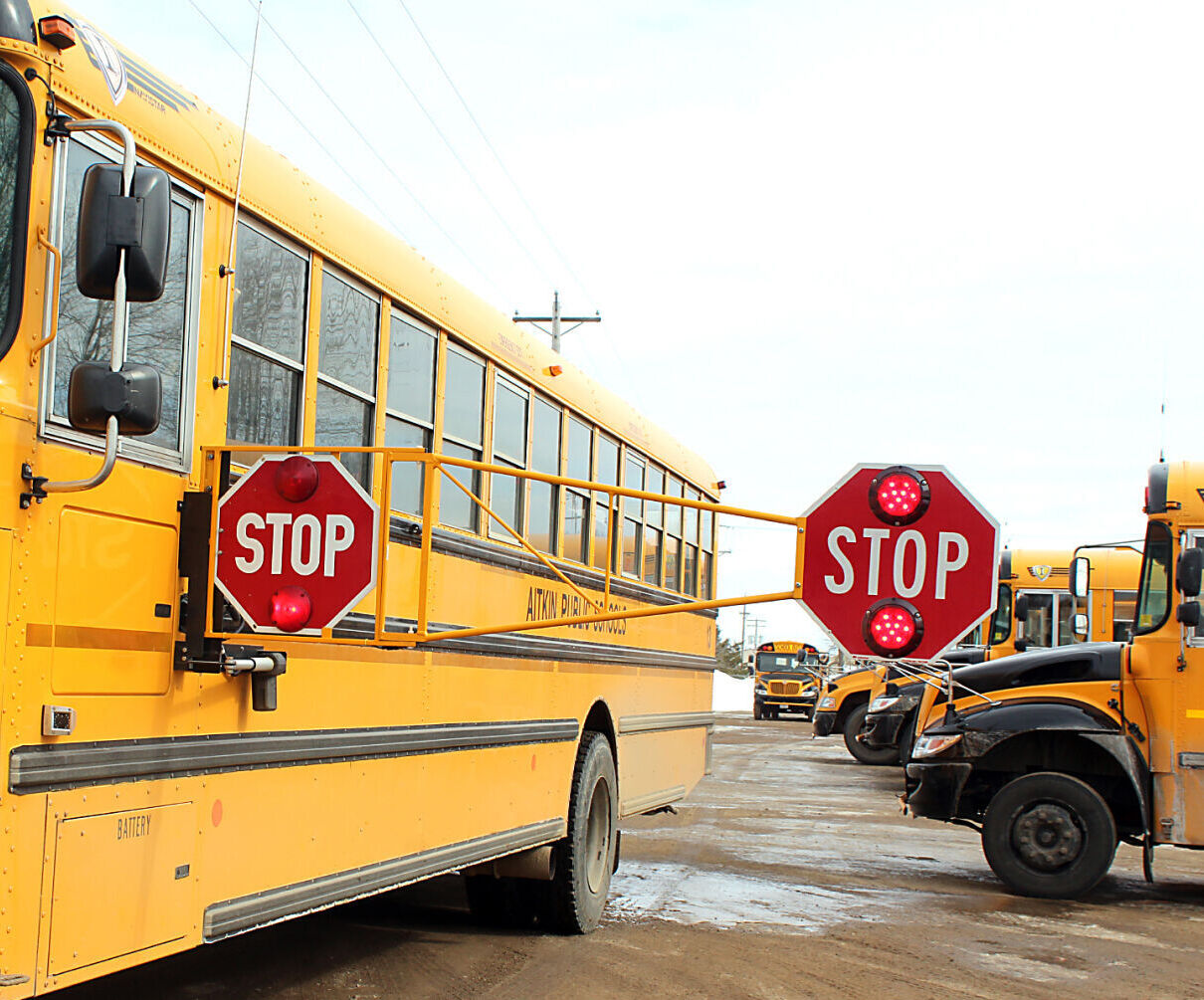 USA ストリート看板　SCHOOL BUS 1024px-