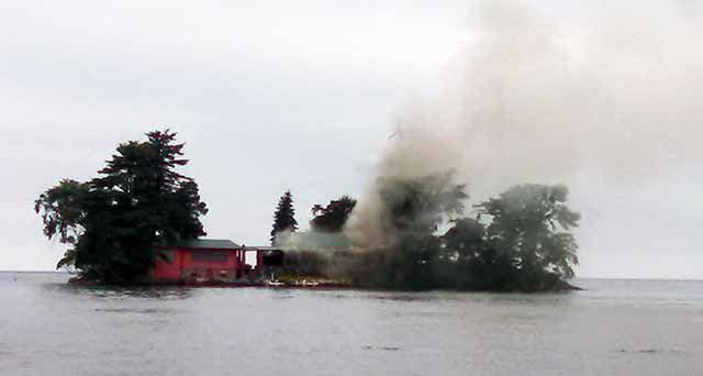 Fire Blazes At Spider Island Local Messagemedia Co