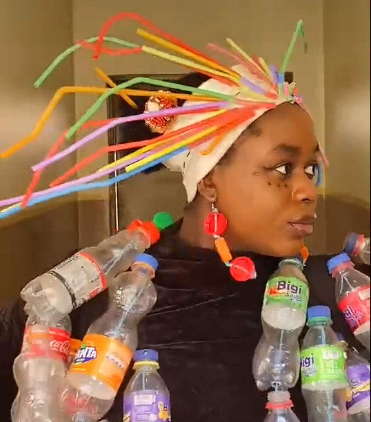 Nigerian teens create fashion from trash to fight pollution