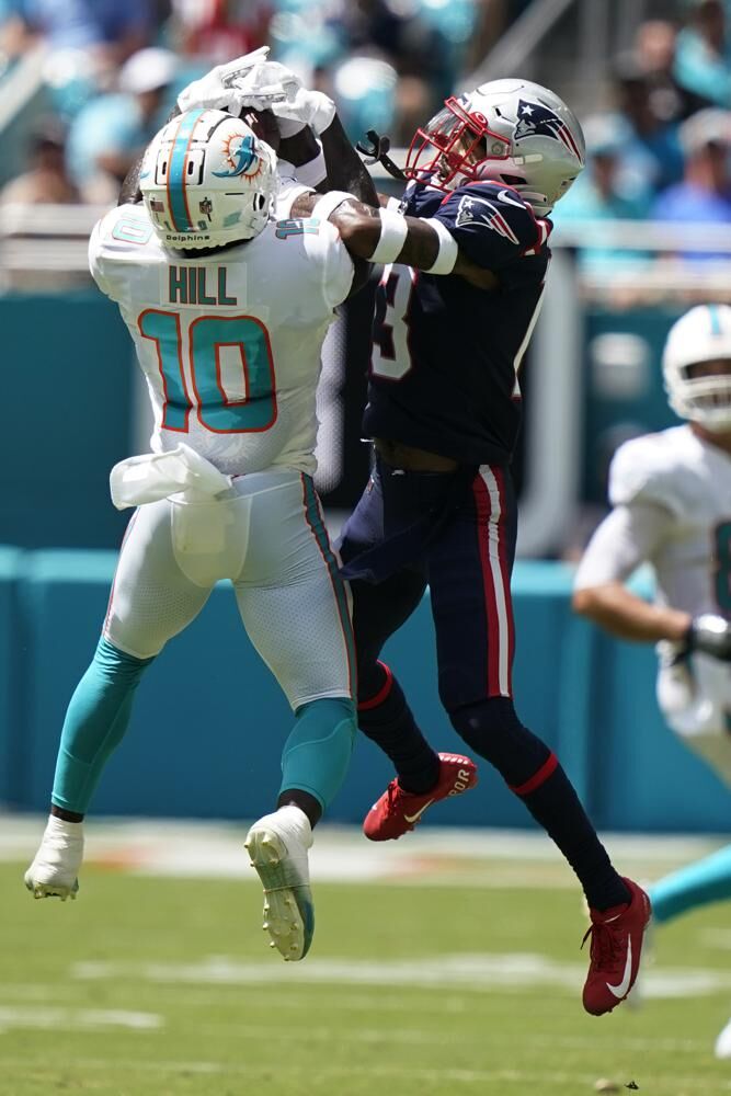 Miami Dolphins beat New England Patriots, 20-7, to open season 