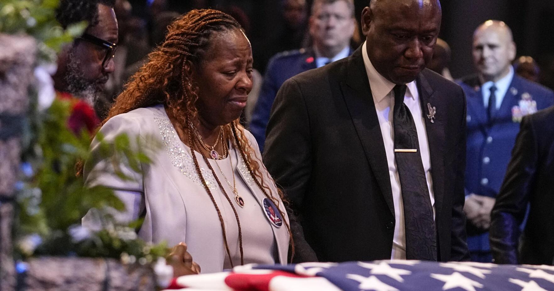 Hundreds pack funeral for Roger Fortson, airman killed in his home by Florida deputy - Vimarsana News