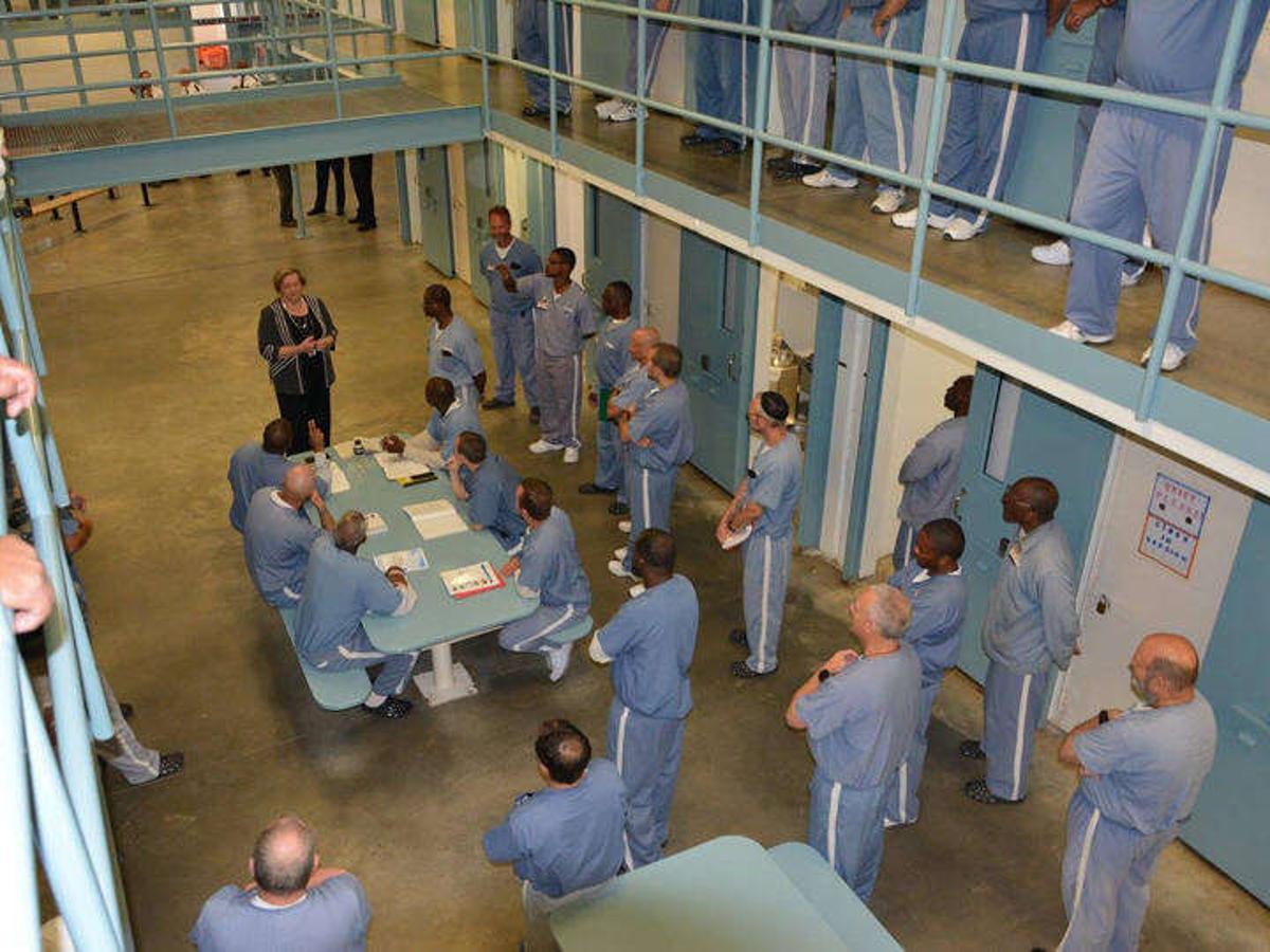 Corrections officer pay being tied to prison closures | Florida News |  miamitimesonline.com