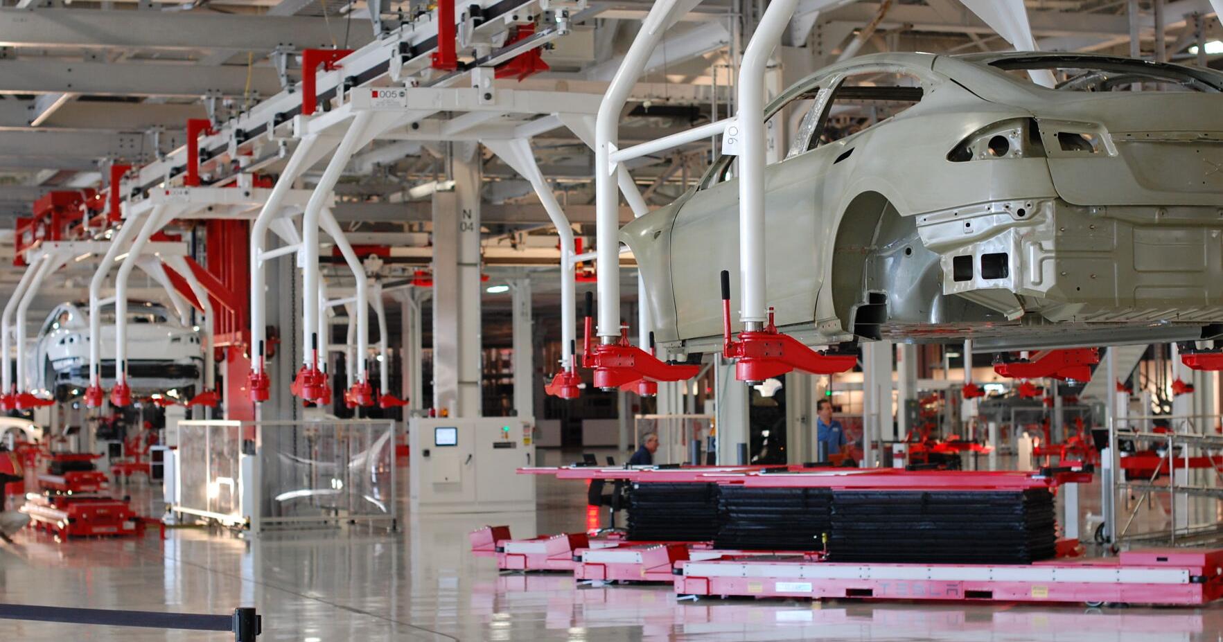 Black workers at Tesla factory allege rampant racism, seek class-action status - Vimarsana News