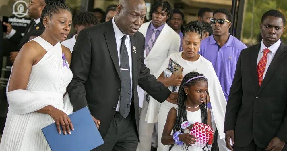 Civil rights leaders speak out at memorial service for slain black mother - Vimarsana News