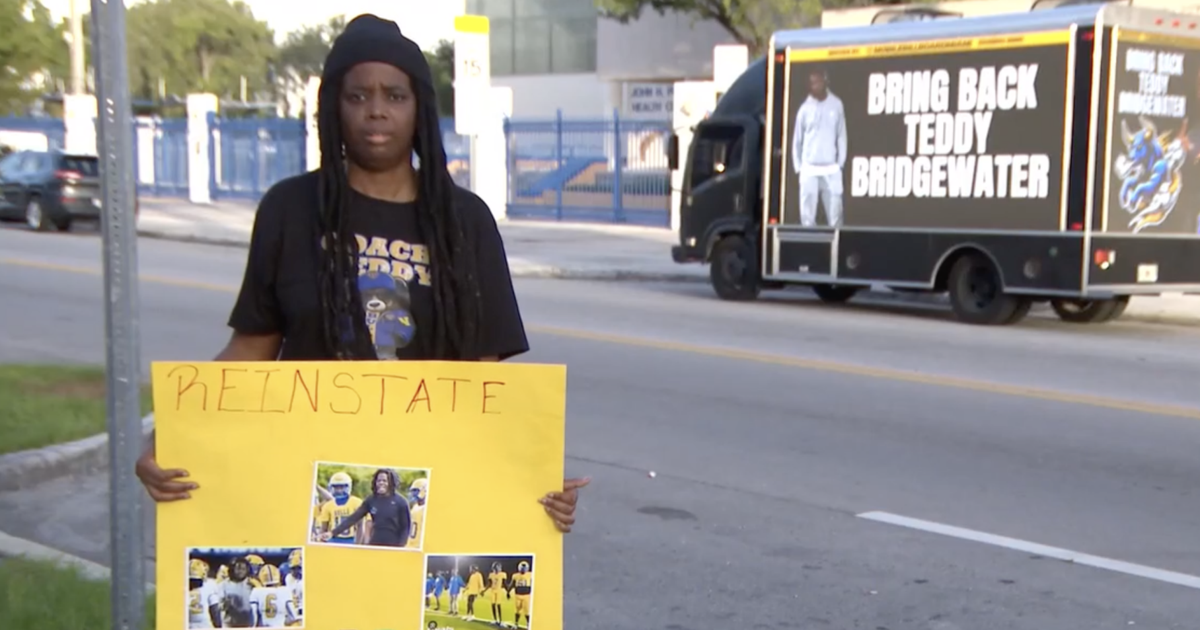 Community rallies behind suspended Miami Northw…