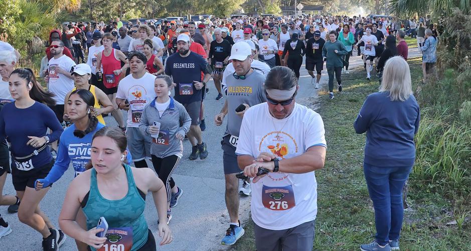 Turkey Trot draws huge crowd Local