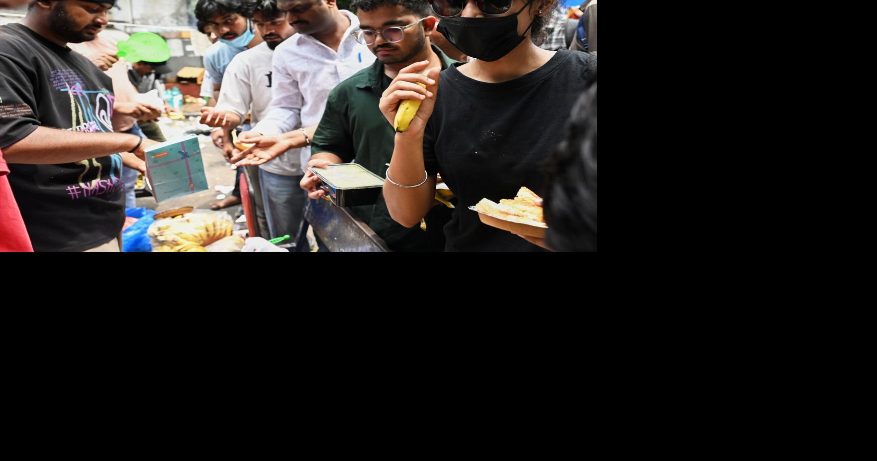 Supporters across India send food via delivery apps to sustain the 'Cockroach' protest