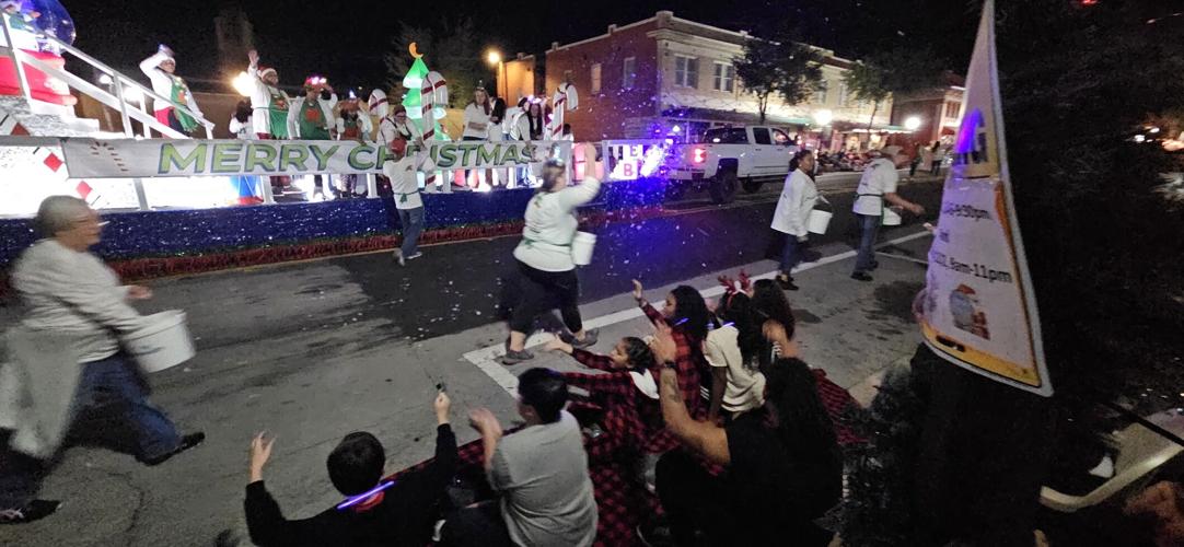 Sebring Christmas Parade marches on way past an hour News