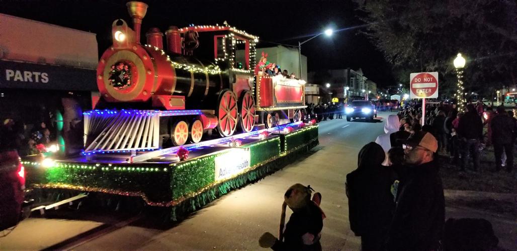 Christmas Parade Lake Placid Fl 2022 Ap Christmas Parade A Thrill With A Bit Of A Chill | Highlands Sun |  Midfloridanewspapers.com