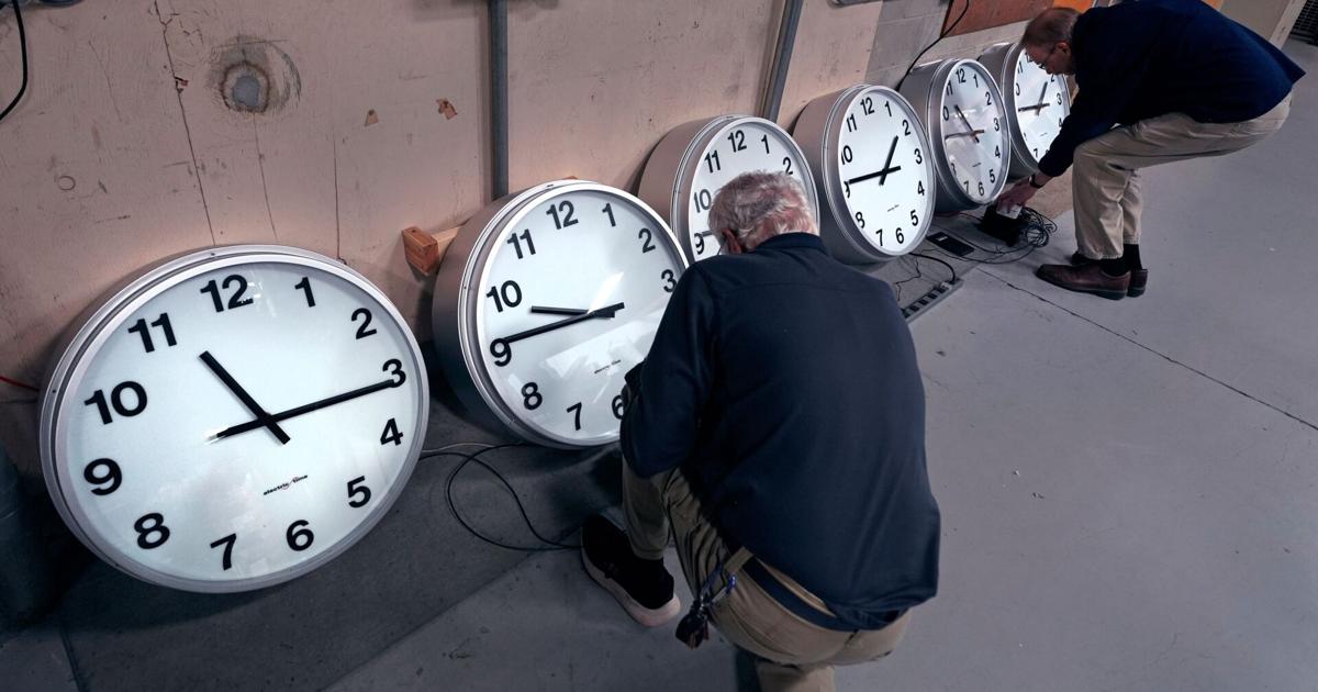 Here's what happens when clocks 'fall back' an hour